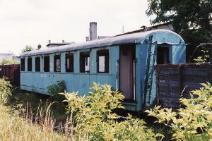 Zdekompletowany wagon typu 3Aw, zakupiony później przez Kolej Rogowską.
