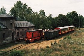 Wycieczka do Anastazewa rozkładowym pociągiem Gnieźnieńskiej Kolei Wąskotorowej.