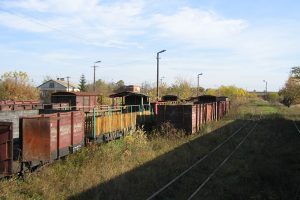 Zgromadzone wagony towarowe w Karczmirskach.