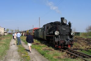 Pociąg prowadzony Px48-1785 na stacji Niechanowo.