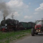 Px48-1919 z pociągiem historycznym we wsi Miroszka.